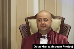 Mihai Busuioc este ultimul dintre cei patru care au părăsit sala de judecată pentru a lăsa CCR fără cvorumul necesar funcționării. Dacă ar fi rămas, ședința se ținea, cu cvorum minim de șase. Ex-președinte al Curții de Conturi, a fost nominalizat de PSD, în septembrie 2025.