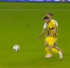 Arbitrul a crezut că Marin l-a călcat pe picior pe jucătorul lui AEK Foto: Captură TV