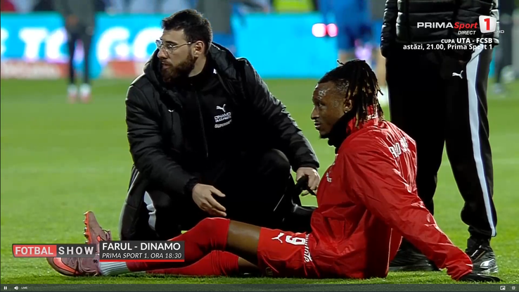 Mamadou Karamoko s-a accidentat la încălzire înainte de Farul - Dinamo // FOTO: captură Prima Sport