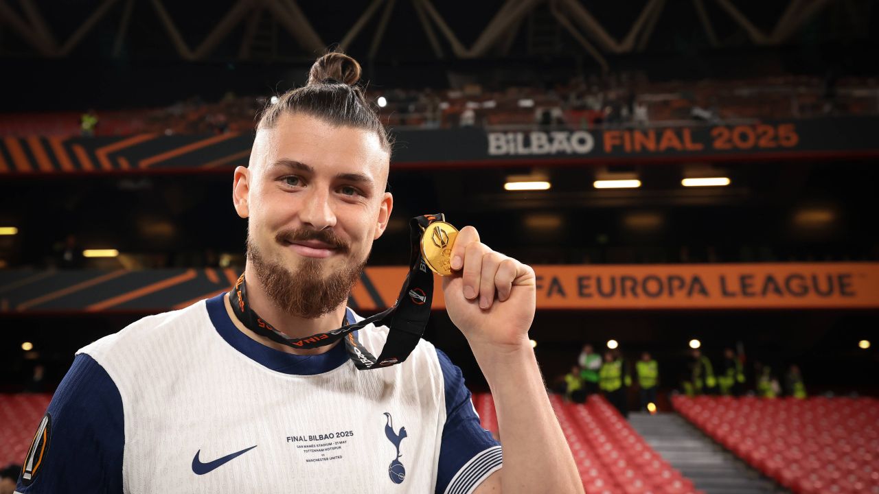 Ce a apărut pe site-ul lui Tottenham după ce Radu Drăgușin a revenit după accidentare