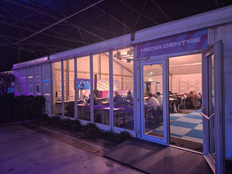 Zi de handbal în Rotterdam Ahoy » Ne îndreptăm spre o victorie istorică! + imagini senzaționale: sala e „oranje” cu 4 ore până la marele meci