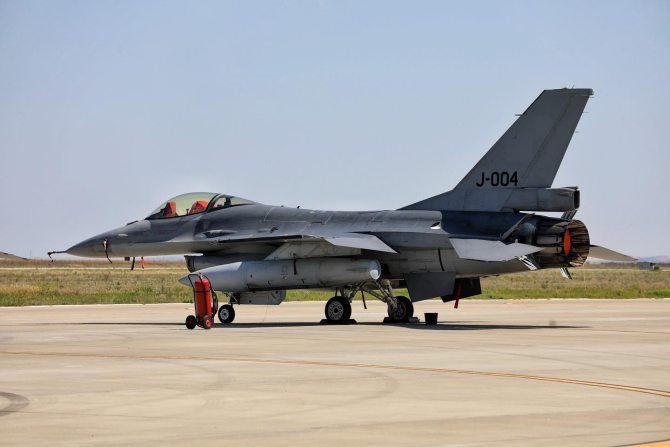 2. F-16 oland... (f-16-olanda-romania-fetesti-borcea_13772400.jpg)