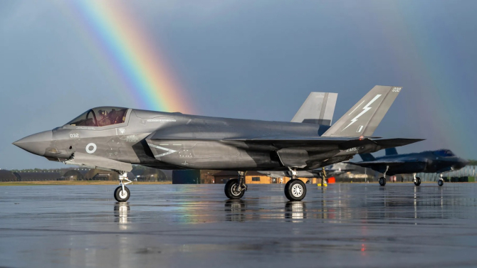 2. F-35 Light... (f-35_71344600.jpeg)