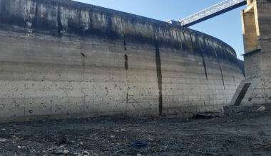 Apele Romane intervin în controversa fisurilor de la Barajul Vidraru. Cât de gravă este situația