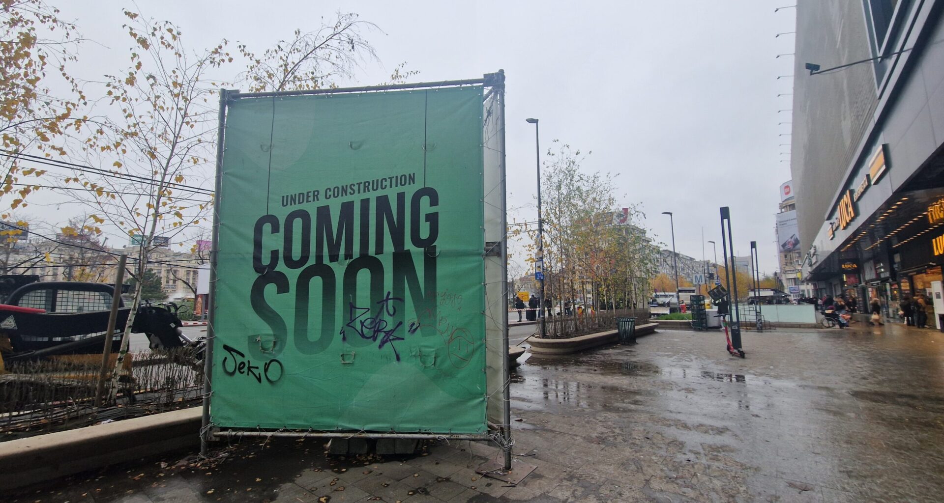 Caracatița panourilor ilegale din București: Bani negri pe spațiul public și ani de blocaj, la primărie. Cum oprim abuzul?