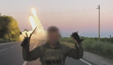 Un fel de HIMARS ucrainean: Confruntați cu coșmarul logistic, ucrainenii dezvoltă un lansator universal compatibil cu mai multe rachete, pe principiul GMLRS și ATACMS