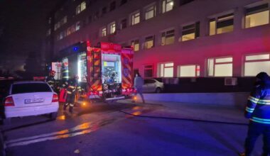UPDATE FOTO-VIDEO: INCENDIU la Spitalul Județean din Alba Iulia. Focul a izbucnit într-o boxă aflată la subsolul unității