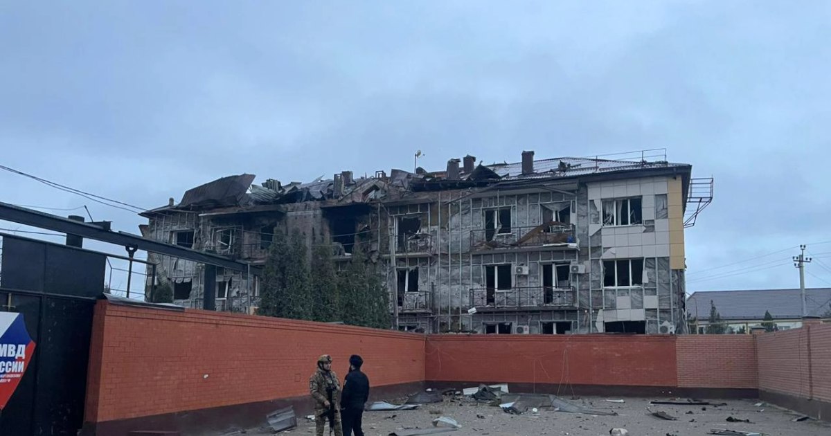 Explozii în Cecenia. Ucrainenii au atacat cu drone o bază militară a regimentului Ahmat