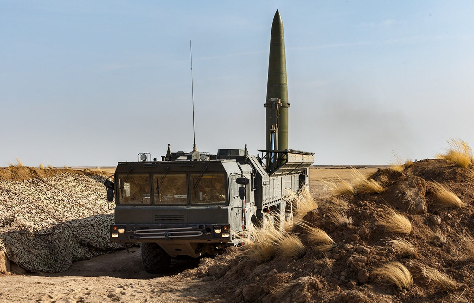 Rușii au lovit pentru prima dată o țintă la 800 km cu noul sistem de rachete Iskander 1000. Timpul de avertizare e de 5 minute, mult mai mic decât în cazul hipersonicelor Kinjal