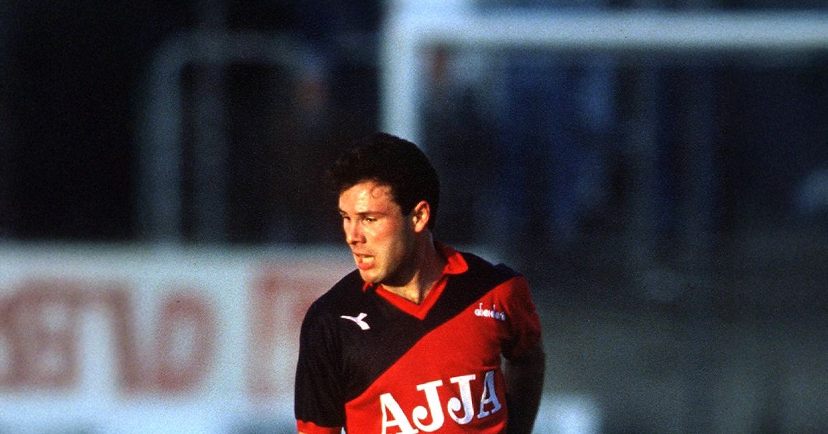 „Fiecare mi-a dat 64 de cenți!”. Jucătorul care a revoluționat fotbalul în urmă cu 30 de ani se revoltă: „Aș merita Medalia Libertății”