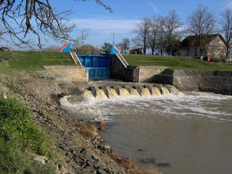 Centrala electrică Brazi a fost oprită neplanificat din cauza debitului scăzut al apei tehnologice și a restricțiilor de apă