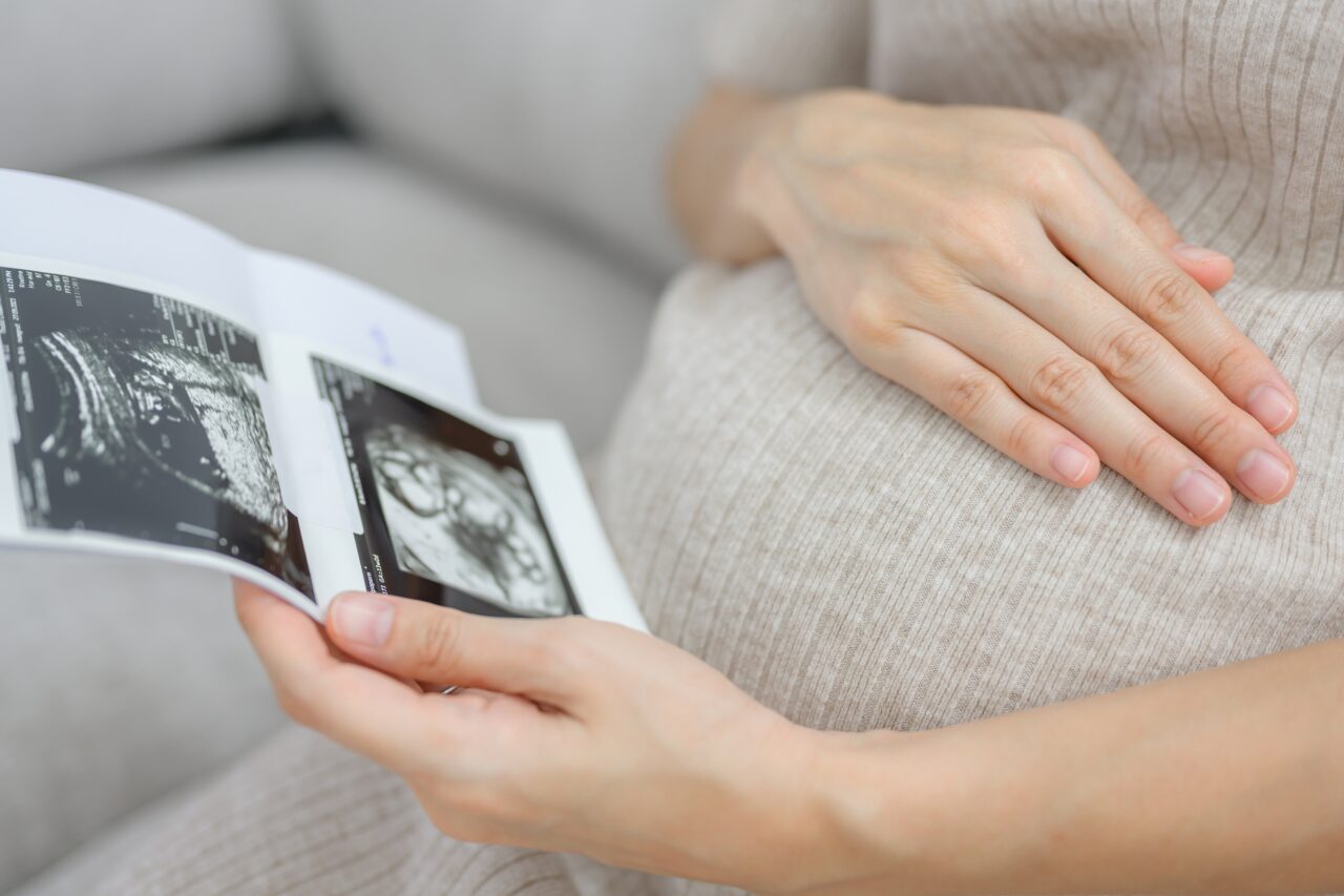 „Miracol medical” în SUA. O mamă, care se afla pe masa de operație pentru a i se îndepărta o tumoră ovariană de 10 kg, a adus pe lume un copil sănătos