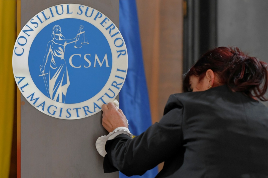 CSM trece de la amenințări cu „campanii de destabilizare” a justiției la dialog. Magistrații, invitați la consultări