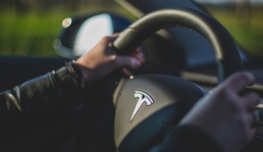 BYD ridică miza pe piața electricelor și lovește direct în Tesla cu o garanție greu de ignorat