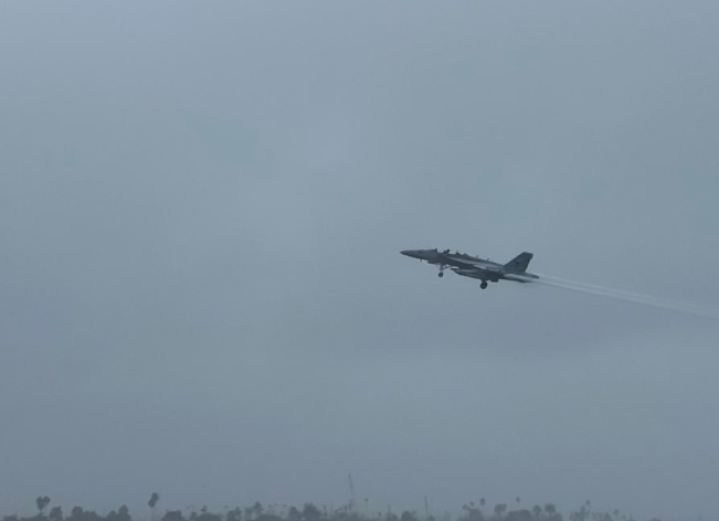 Pilot american de F-16, decorat după o misiune imposibilă! 15 minute sub ploaia de rachete Houthi și o evadare la limită