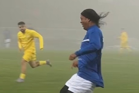 Fiasco marca Ronaldinho la Iași. Câți bani a luat brazilianul pentru o ”miuță” în Copou