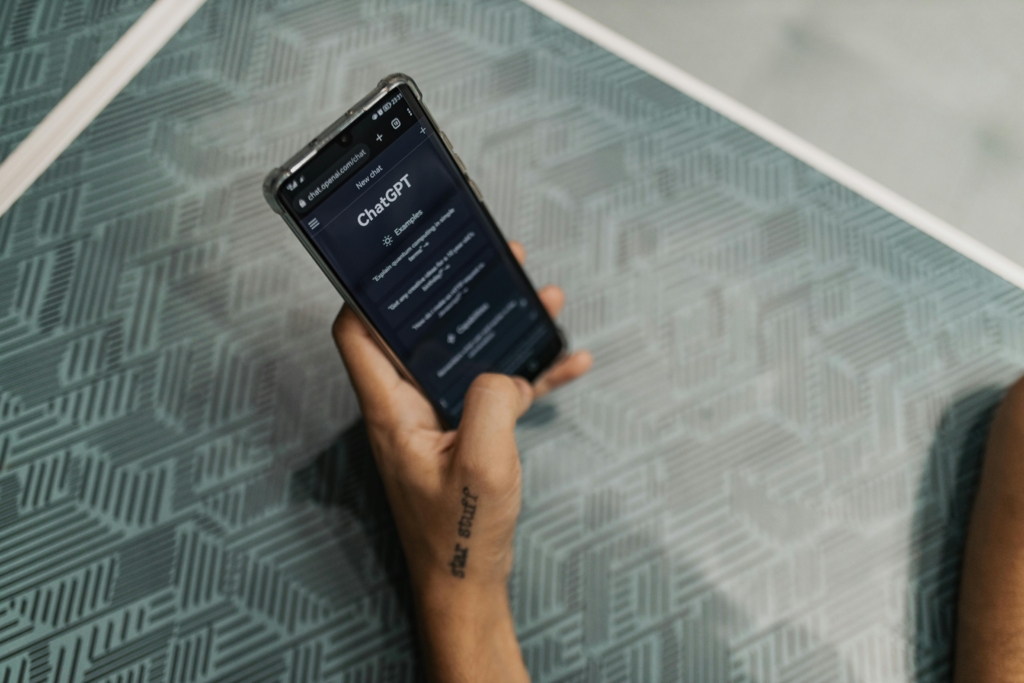 5 lucruri pe care nu trebuie să le împărtășiți niciodată cu ChatGPT. Ce pași să urmați dacă deja le-ați partajat