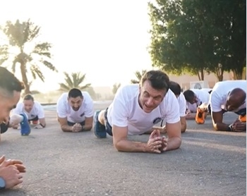 Emmanuel Macron, la pământ! Provocarea acceptată de președintele Franței VIDEO