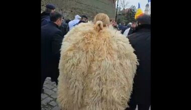 Apariție inedită a liderei SOS la Alba Iulia. Cum s-a îmbrăcat Diana Șoșoacă de Ziua Națională VIDEO