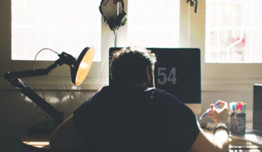 biroul viceprimarului a fost mutat în cimitir, între morminte