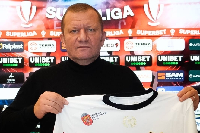 Dorinel Munteanu, prezentat oficial! Îl înlocuiește pe cel mai longeviv antrenor din Liga 1 VIDEO