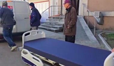 Un spital din România a cumpărat 600 de paturi noi, dar nu încap pe ușile saloanelor. Soluția găsită de conducere