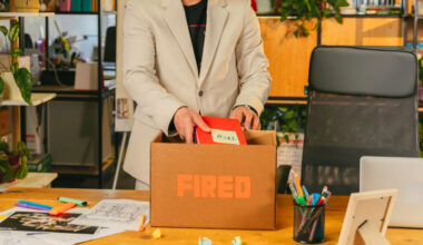 Un bărbat care a fost dat afară când era în concediu a primit despăgubiri de 50.000 de euro. Ce urmărea angajatorul