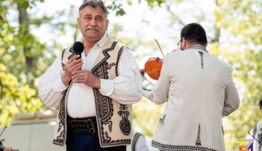 Tragedie în lumea folclorului românesc. Un cunoscut rapsod a murit în prima zi de Crăciun după ce a fost la colindat în Ajun