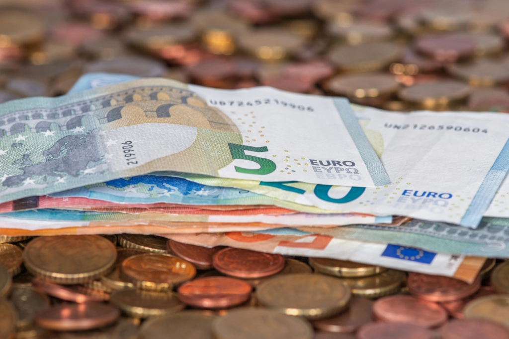 Plata cu cardul, blocată în Bulgaria după trecerea la Euro. Din ce motiv a fost restricționată