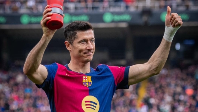 Surpriză! Echipa cu care negociază Robert Lewandowski, după ce a refuzat-o pe viitoarea adversară a FCSB-ului