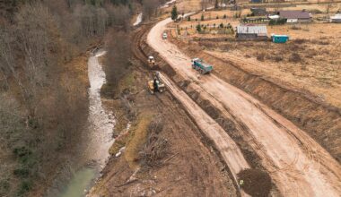 FOTO Noi imagini cu drumul ce va fi alternativa la aglomerația de pe DN1 Valea Prahovei. Drumul pe Valea Doftanei, modernizat de Construcții Erbașu