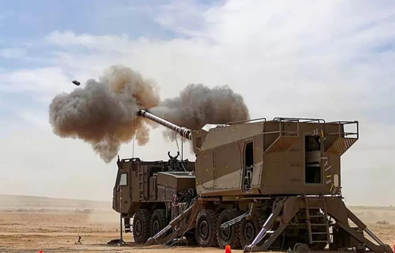 Intră în serviciu Sigma 155 Roem, primul obuzier complet automatizat din lume. După patru decenii Israelul spune „adio” obuzierelor americane M109