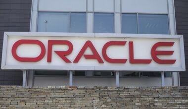 Acţiunile Oracle s-au prăbuşit joi cu până la 15%, trăgând în jos şi giganţii Nvidia, AMD şi CoreWeave