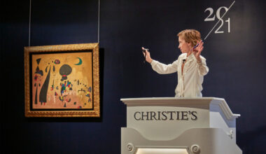 Cea mai importantă casă de licitație din lume vrea să cucerească generația milenală.