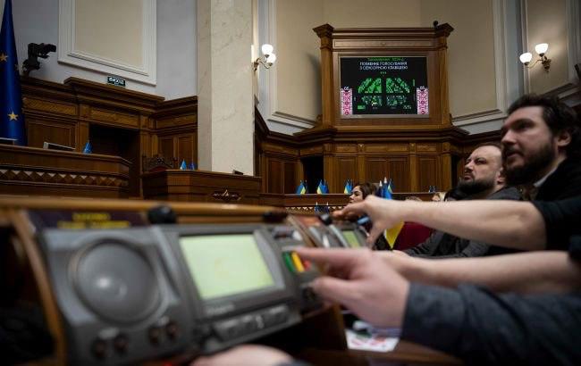 Grupare infracțională în Parlamentul Ucrainei. Procurorii acuză mai mulți deputați de „mită contra voturi”. La ce sumă a ajuns un „vot corupt” în Kiev
