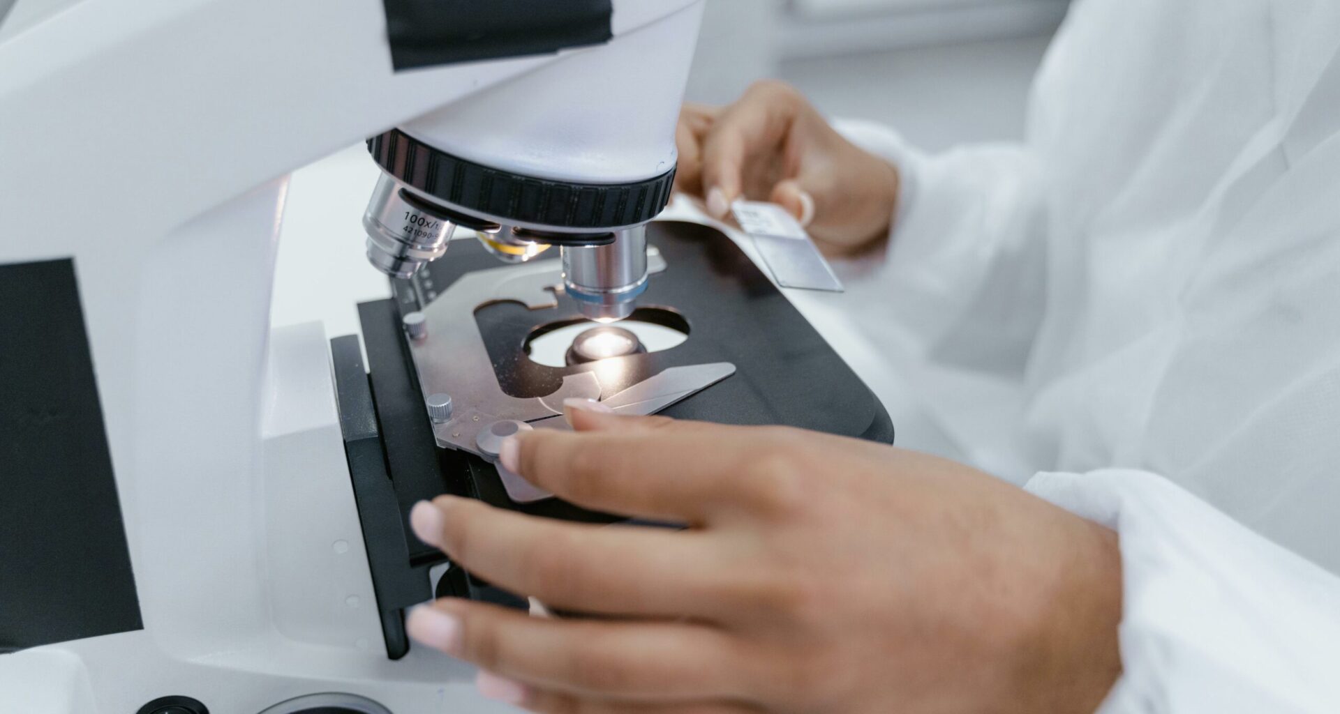 Un tratament experimental pentru cancer dezvăluie efecte anti-îmbătrânire care îi surprind pe cercetători