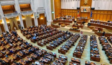 Scandal la dezbaterea ”Ora Guvernului” din plen: Alexandru Dimitriu, către cei de la PSD: USR nu iese de la guvernare. O să avem grijă să nu mai puteţi fura. Ticăloşilor! / Buzoianu: Nu sunteţi în stare să citiţi! / PSD: Nu aveţi nicio limită?