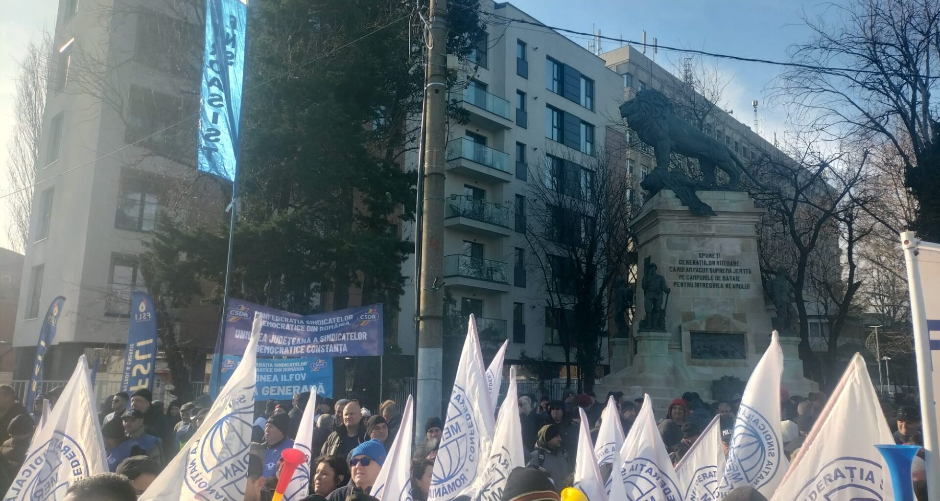 VIDEO, FOTO. Sindicaliștii feroviari au protestat joi la Cotroceni
