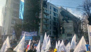 VIDEO, FOTO. Sindicaliștii feroviari au protestat joi la Cotroceni