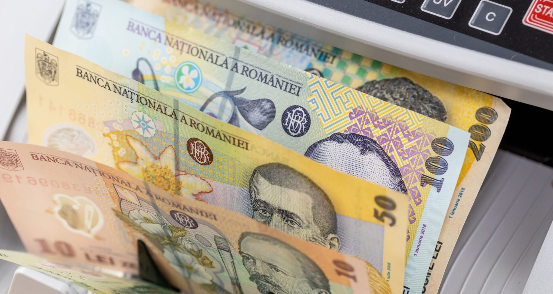 Se oferă al 13-lea salariu. Cine beneficiază de el, la finalul lui 2025