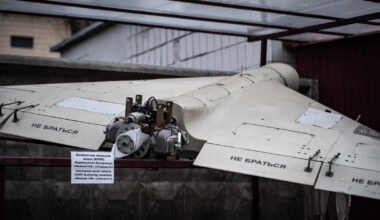 Anihilarea „cuibului” de Shahed (VIDEO): Atacul masiv asupra bazei din Donețk forțează Rusia să își reevalueze întregul lanț de aprovizionare cu drone