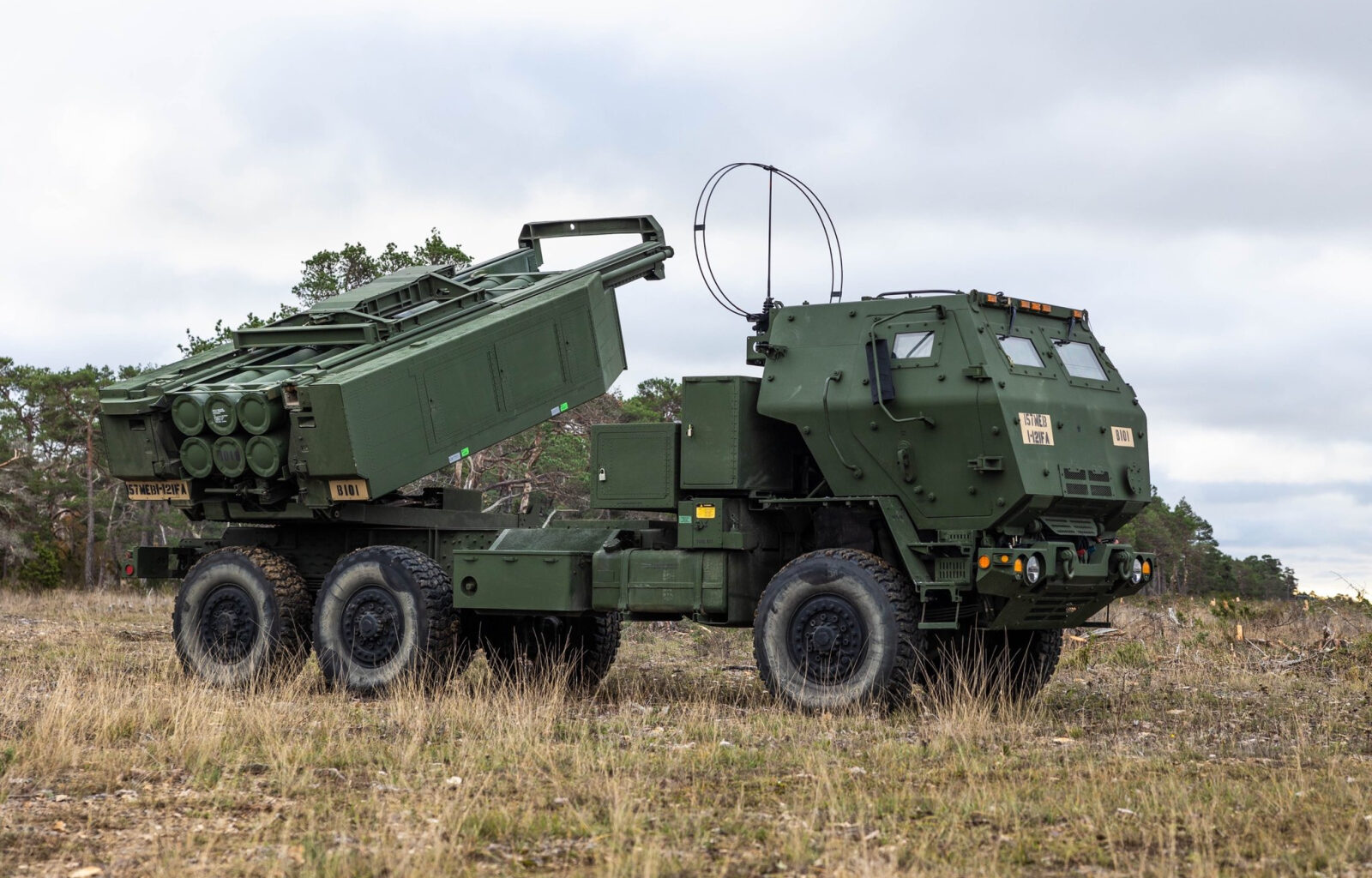 Ungaria și compania Lockheed Martin semnează un acord industrial pentru integrarea sistemelor HIMARS pe camioane produse local