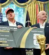 Donald Trump, Gianni Infantino și biletul finalei CM 2026 Foto: Imago