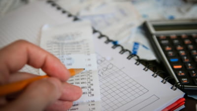 „Cum să cheltuiesc mai puțin în 2026?” Răspunsul dat de ChatGPT. Obiceiul simplu care economisește sume consistente