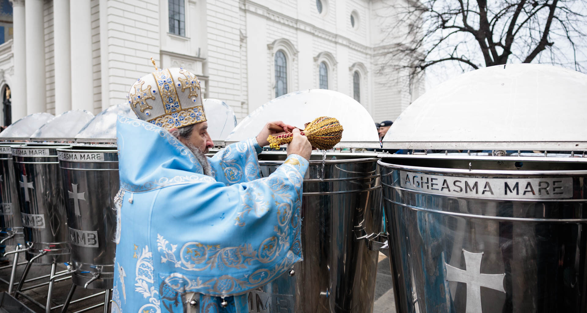 (Foto) Iașul, în sărbătoare de Bobotează: bucurie și binecuvântare la Catedrala Mitropolitană