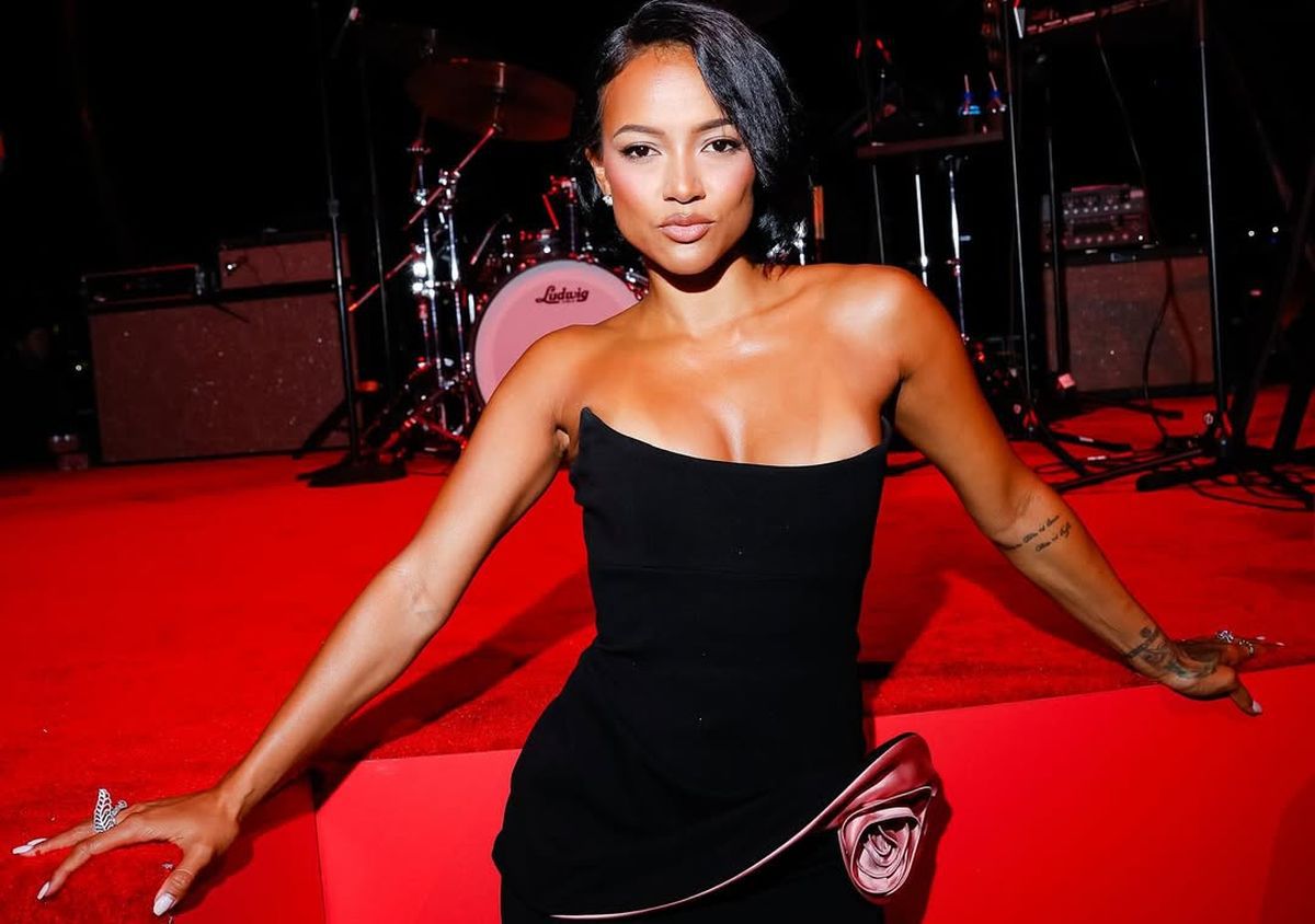 „Coach Prime” a făcut publică relația cu actrița mai tânără cu 21 de ani