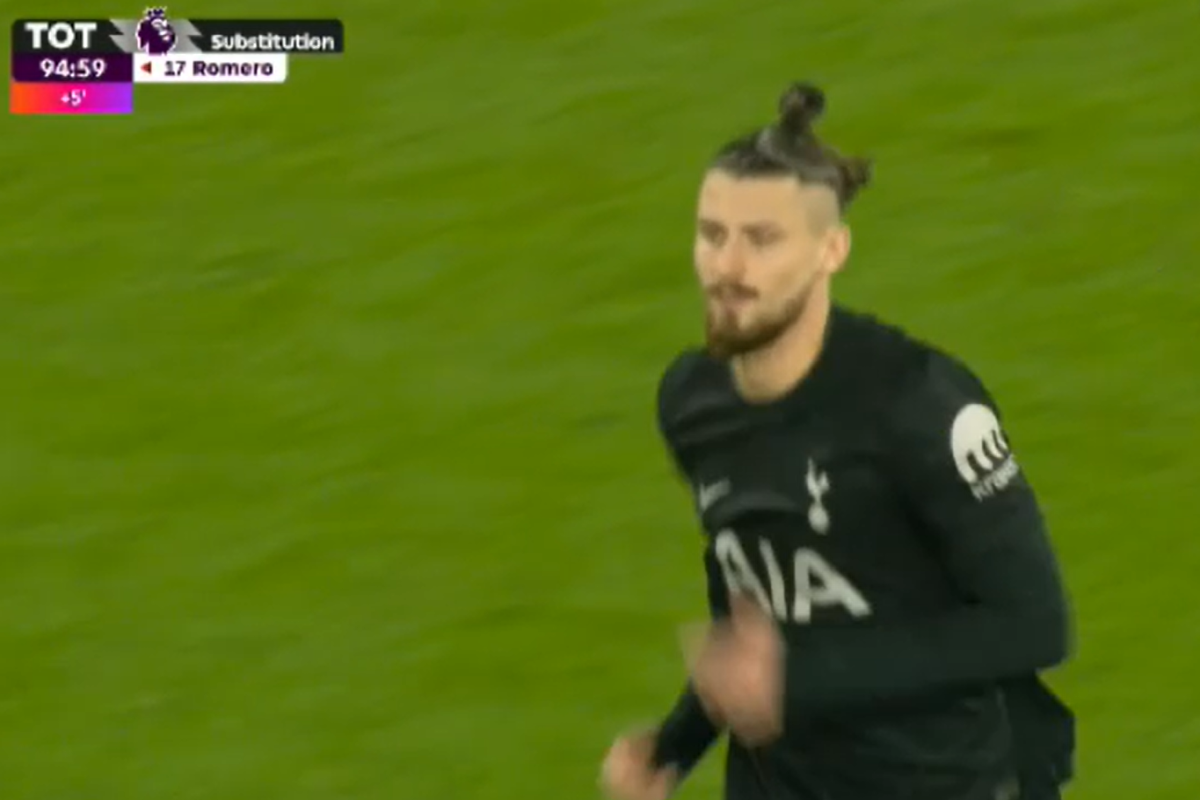 Și o rundă de box durează mai mult! Cât a jucat Radu Drăgușin în Burnley