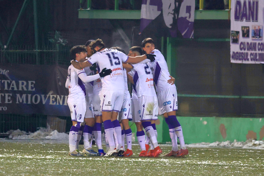 FC Argeș e în cărți să prindă play-off-ul, la primul an de la revenirea în „A” // foto: Ionuț Iordache Au anunțat prima de play-off în vestiar! Bonusuri fabuloase dacă echipa se califică în Top 6: GSP are detalii din culise