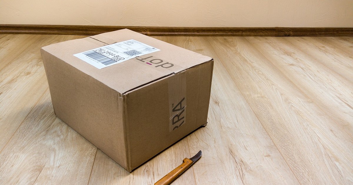 A intrat în vigoare taxa pe coletele din afara UE. Cât se plătește și pentru ce tip de pachete se aplică