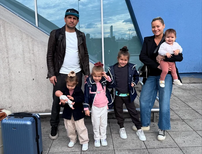 Laura Cosoi și familia sa FOTO: FB